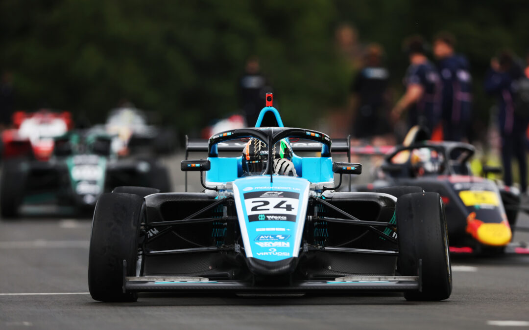 Vissza a bajnoki csatába – Molnár Martin kedvenc pályáján folytatódik a brit F4 szezonja