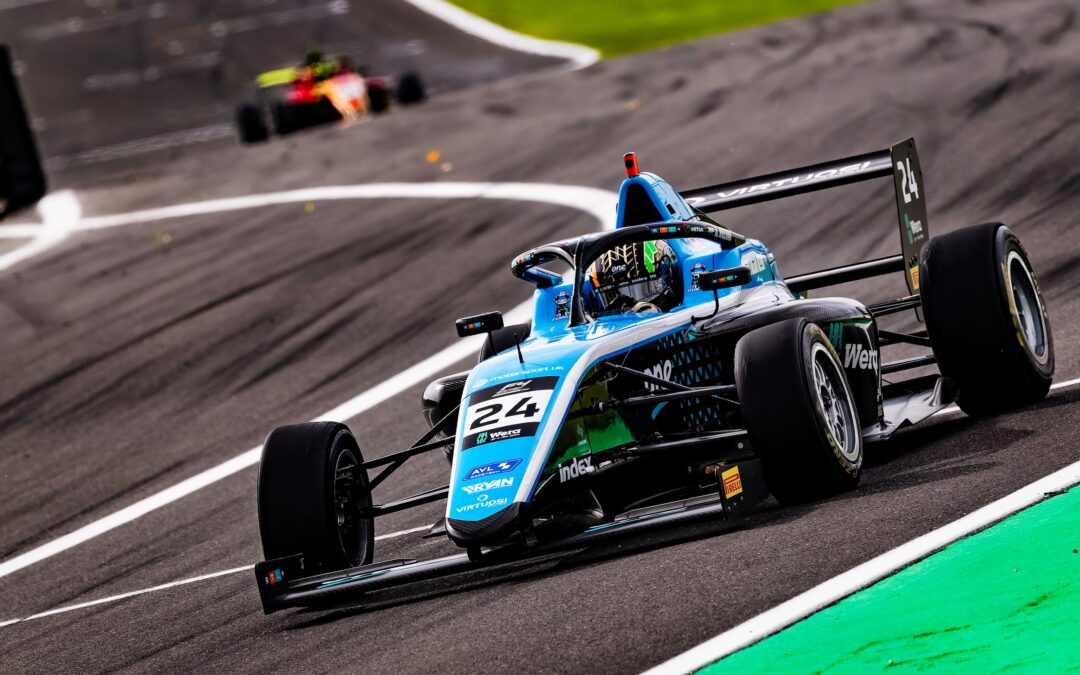 Az összetett harmadik helyén zárta Molnár Martin a brit F4 idei szezonját